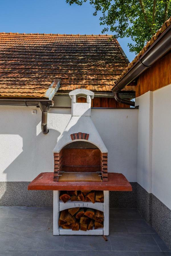 Beautiful Cottage With Heated Pool For 22 Ppl Plaski Экстерьер фото